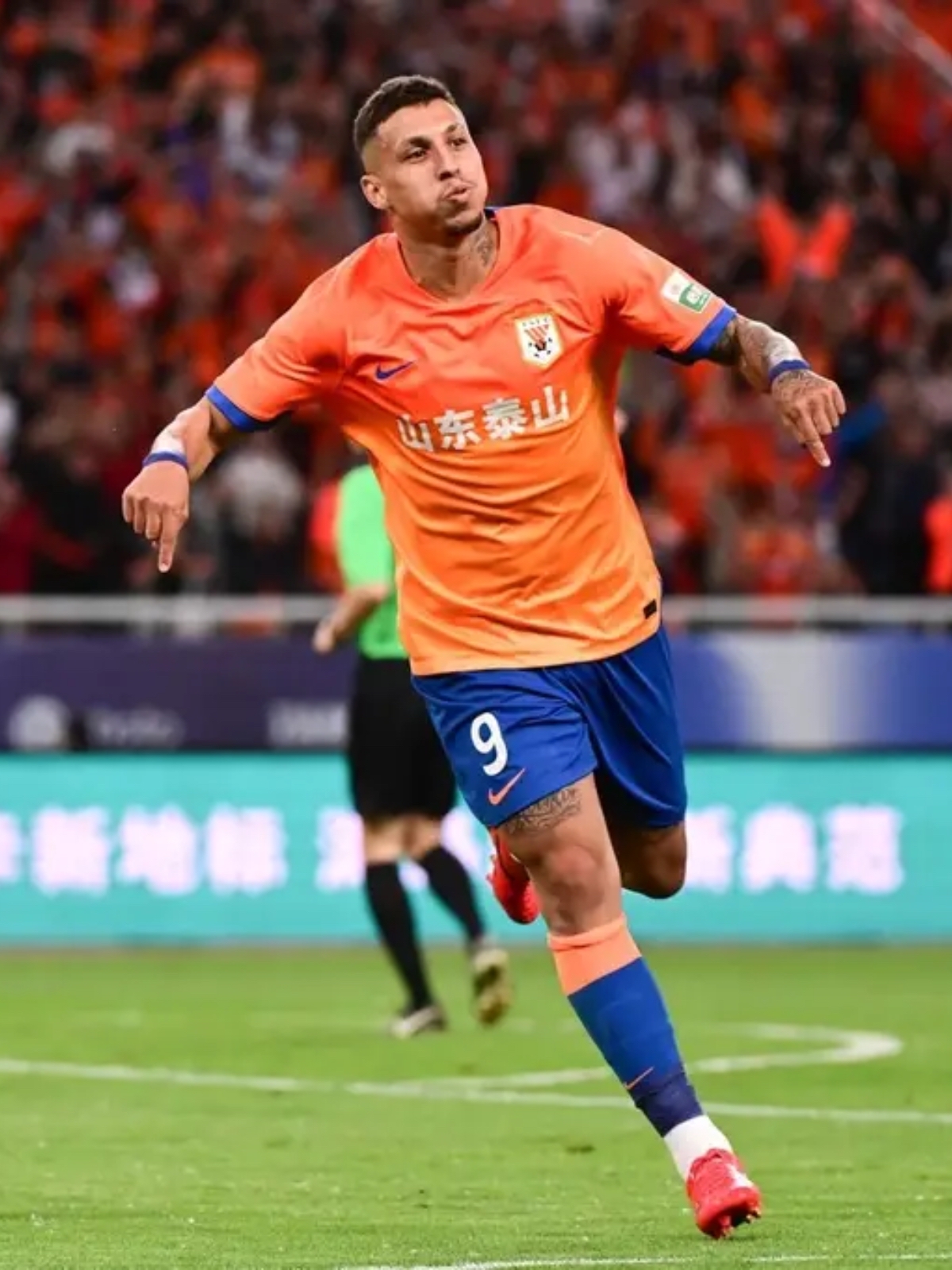 包含荷甲转会期攻防权衡山东泰山围绕足总杯防线松动，网友：北京首钢刷新队史纪录的词条