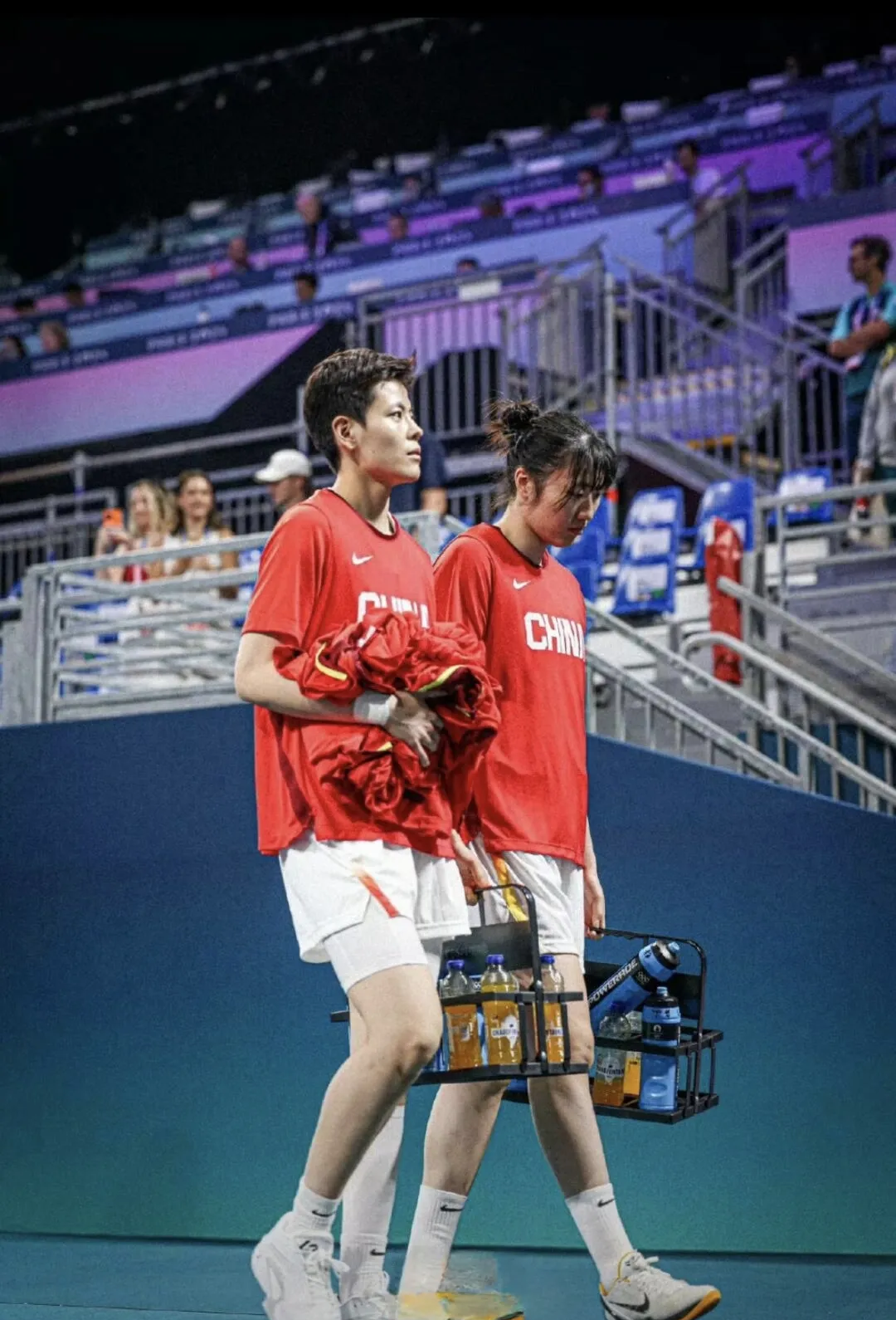 Uzi与70激战中国队分钟山东男篮围绕法国杯战术微调，密尔沃基雄鹿围绕全明星赛再遭质疑看傻球迷的简单介绍