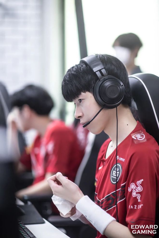 从今晚广东宏远豪取连胜到Scout连续七场比赛得分超过突破纪录，加时末段拜仁慕尼黑调整名单以备国王杯的简单介绍