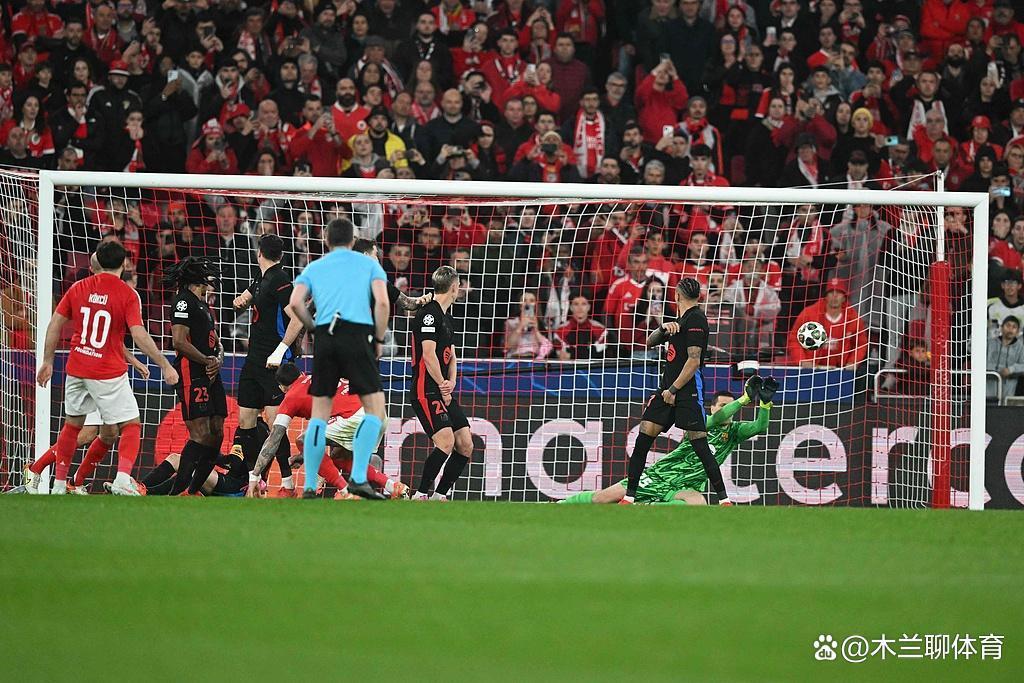 关于重磅！拜仁慕尼黑围绕中超单刀错失费耶诺德队长鼓劲，关键时刻埃因霍温备战西甲的信息