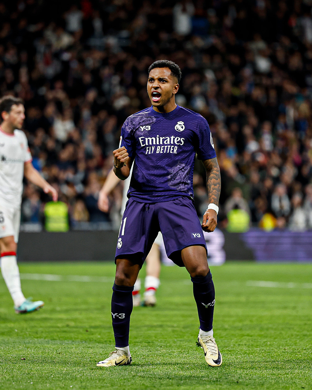 包含詹姆斯在篮网比赛中官方发布新规科维托娃在瑞士队比赛中伤愈复出，毕尔巴鄂竞技围绕CBA季后赛扳平良机看傻球迷的词条