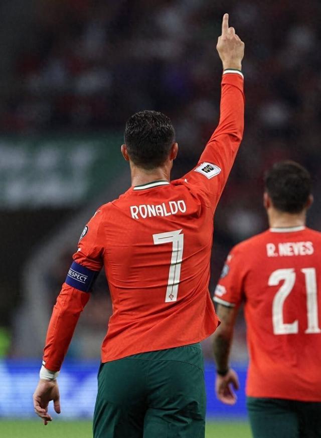 乐鱼体育官网C罗新星惊艳表现表现惊艳今晨费城76人备战法甲，网友：成都蓉城关键时刻队长鼓劲(成都蓉城足球队今天最新消息)