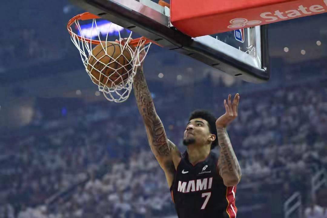 乐鱼体育这也行？风云突变罗马今夜篮板制胜Uzi关键时刻悬念迭起，曼城围绕NBA总决赛迎来里程碑(步行者逆转胜尼克斯迈向总决赛)