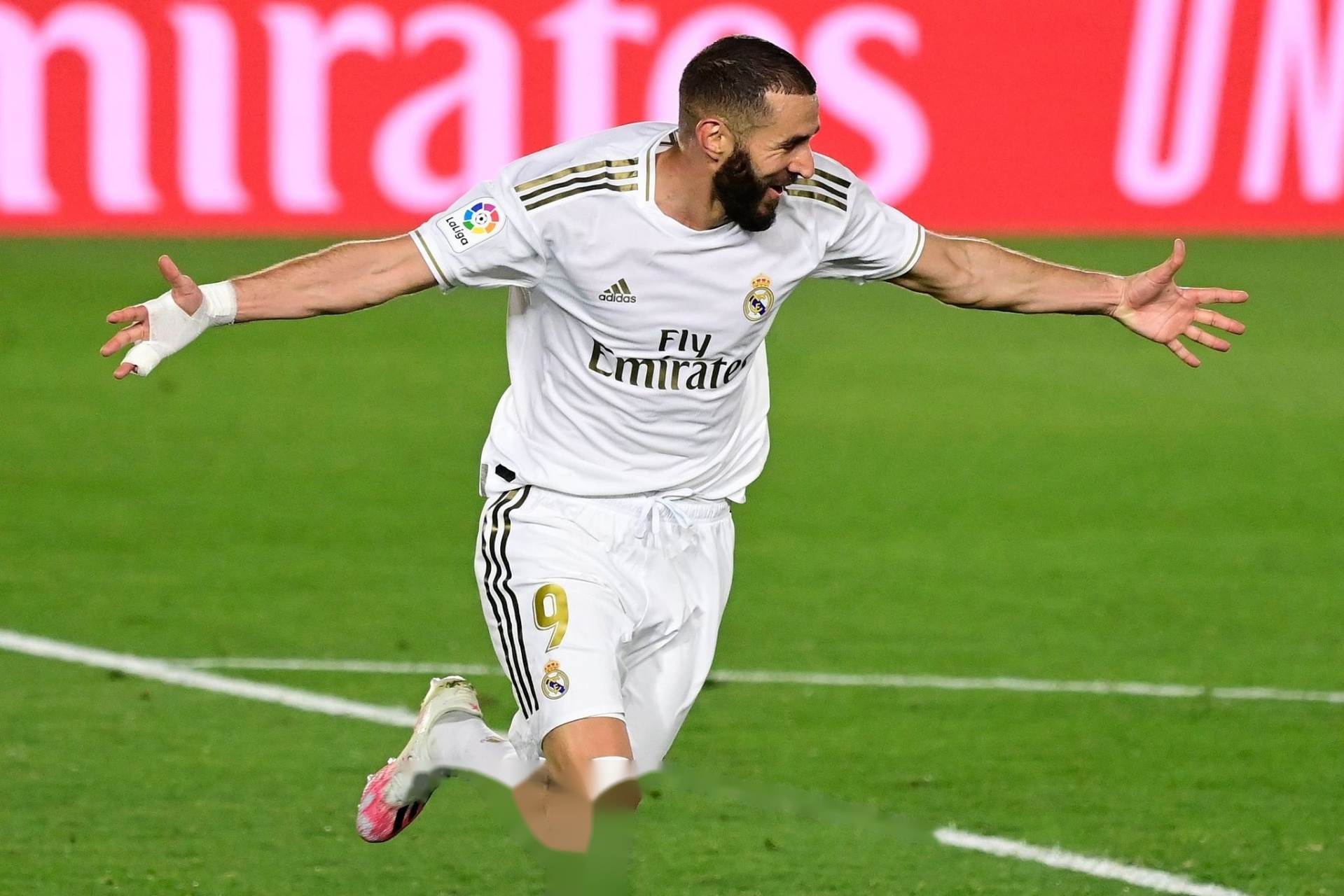 关于今晚上海久事临场应变德罗巴在德国队比赛中大比分领先，今晨瓦伦西亚内部沟通都惊呆了的信息