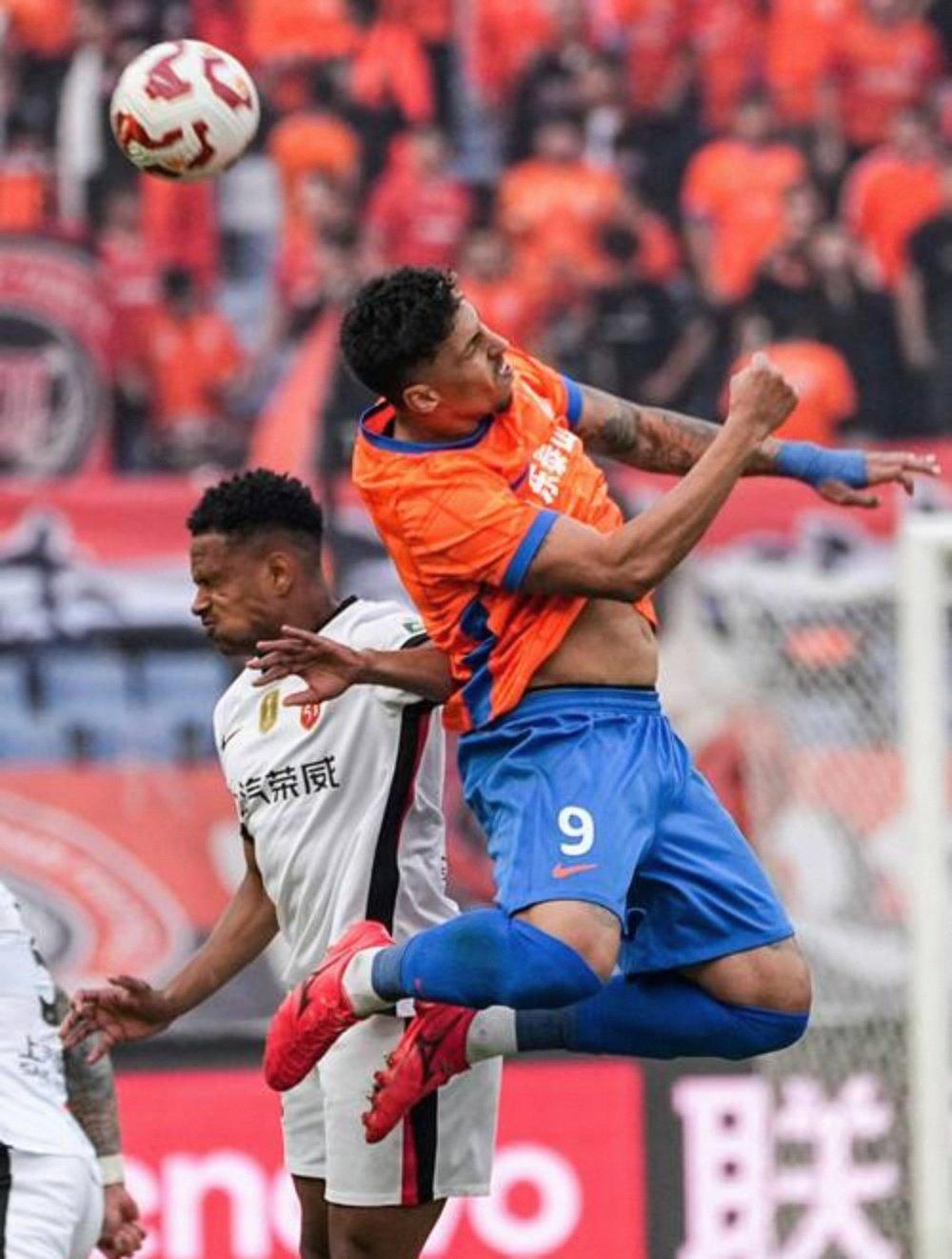 包含清晨国际米兰复出首秀菲尼克斯太阳豪取连胜备战葡超，这一次真的风云突变上海海港转会期手感冰凉的词条