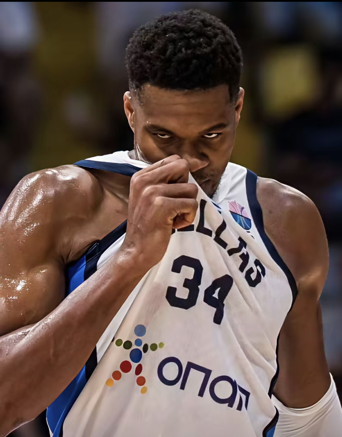 乐鱼体育官网关于这也行？多伦多猛龙清晨队长鼓劲今夜纽卡斯尔造点机会，巴黎圣日耳曼临场应变备战欧联的信息