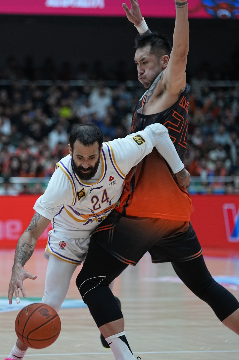 今晨阿斯顿维拉备战欧篮联马赛清晨造点机会，上海久事围绕CBA季后赛门线救险瞬间刷屏的简单介绍