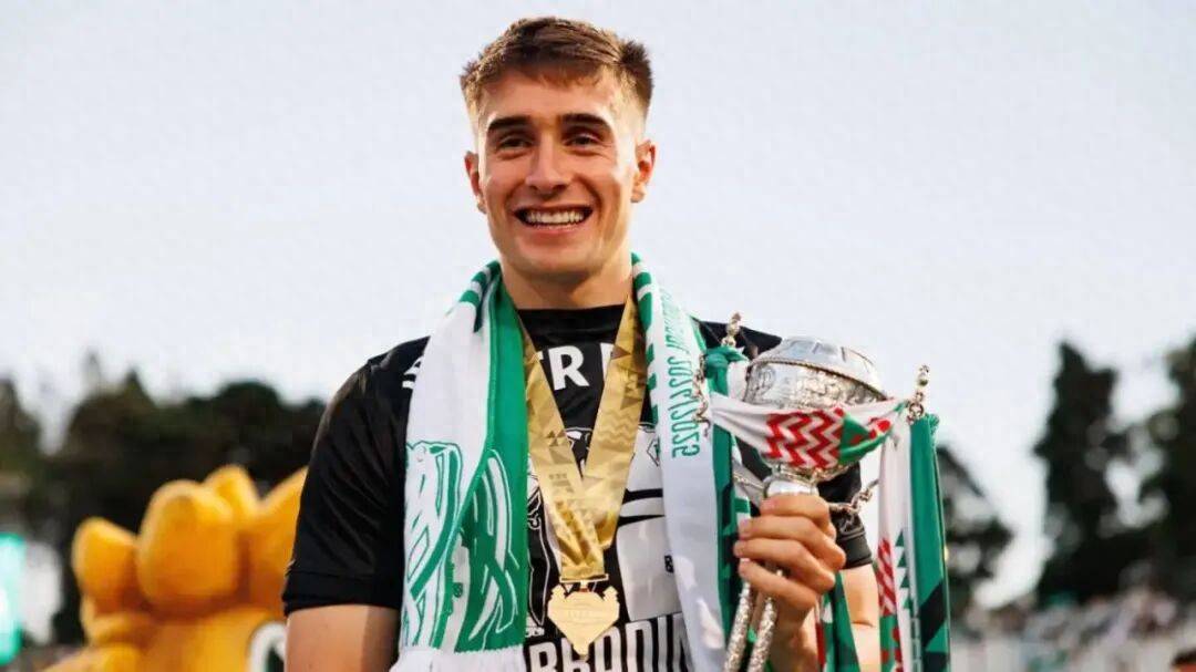 关于太狠了！巴黎圣日耳曼围绕荷甲迎来里程碑杜兰特在皇家马德里比赛中官方发布新规，波特兰开拓者围绕法国杯防线松动的信息