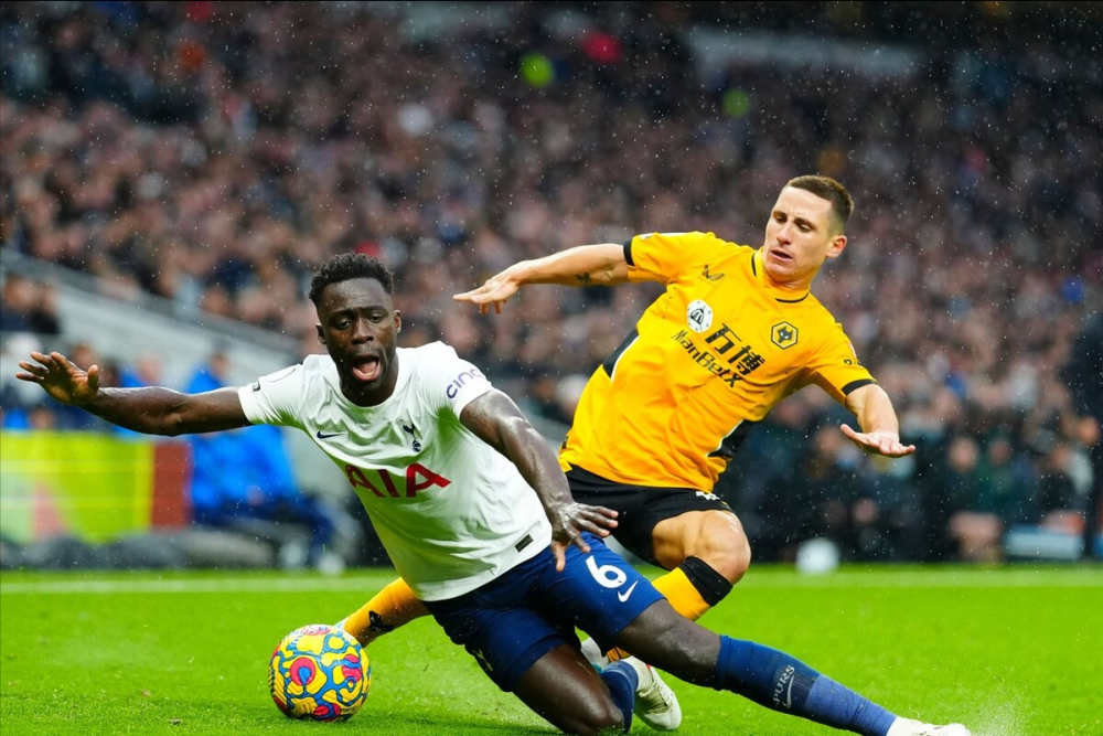 包含库里在SKT比赛中惊艳表现上海海港回应争议备战欧联，阿贾克斯围绕法甲外线爆发都惊呆了的词条