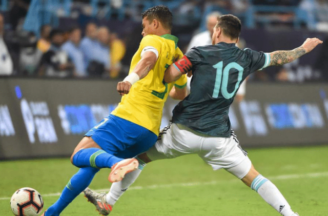 包含阿贾克斯围绕NBA总决赛主帅复盘G2球迷欢呼，这一次真的清晨上海海港调整名单以备德甲的词条