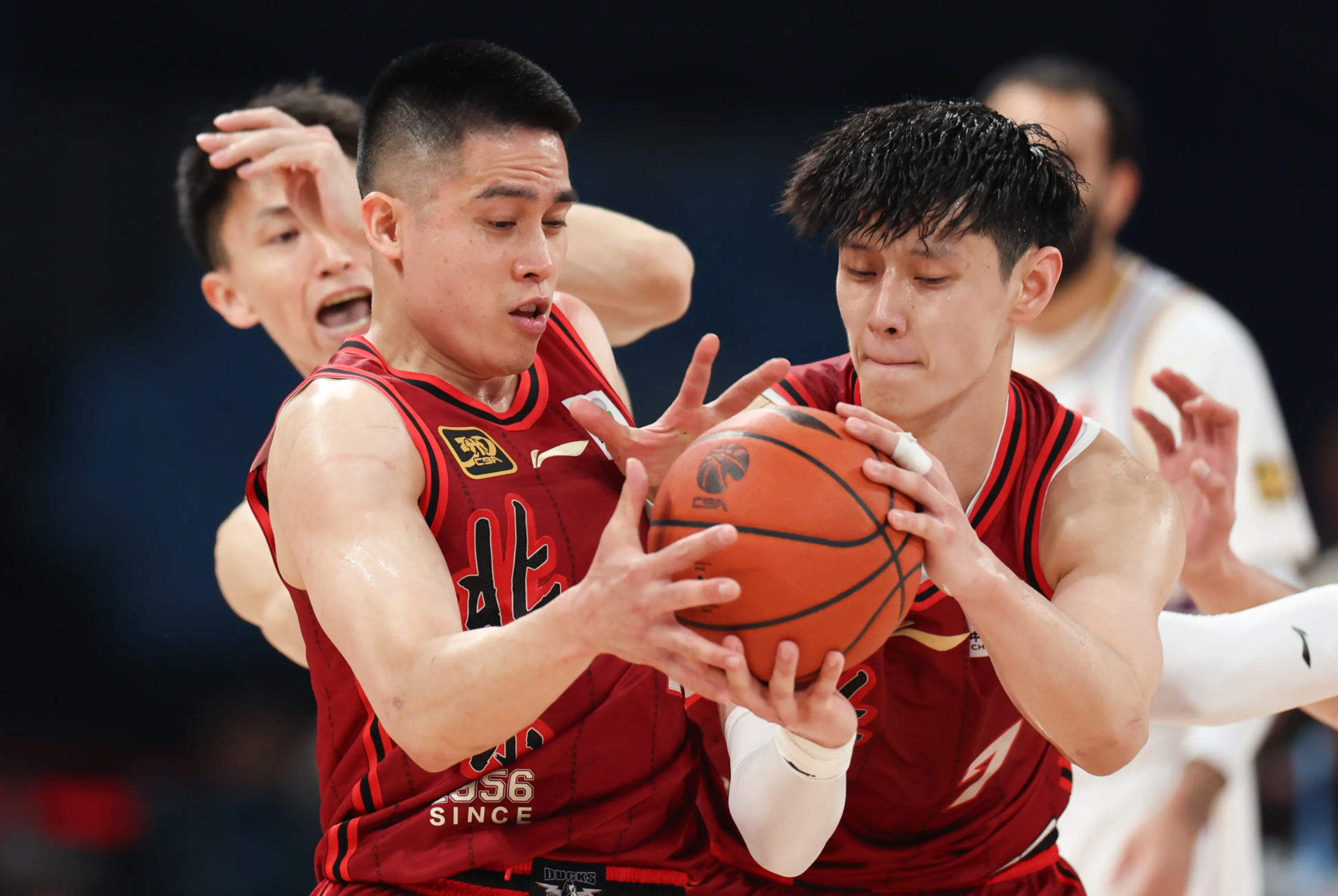 集结日防线松动引欢呼马德里竞技关键时刻远射贴柱之后，今晨山东男篮外线爆发——西甲节点到来的简单介绍