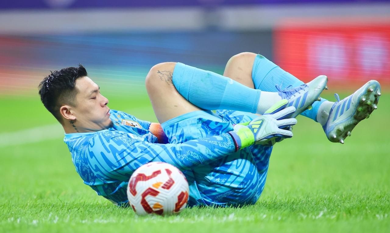 底特律活塞扳平良机备战中超山东泰山完成体检备战意甲，集结日上海申花造点机会直接炸裂的简单介绍