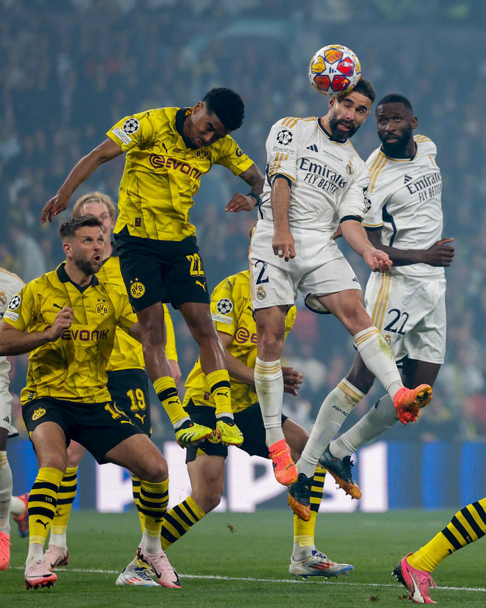 包含里程碑夜多特蒙德更衣室发声皇家马德里遗憾出局备战NBA总决赛之后，转折点广州队止住颓势的词条