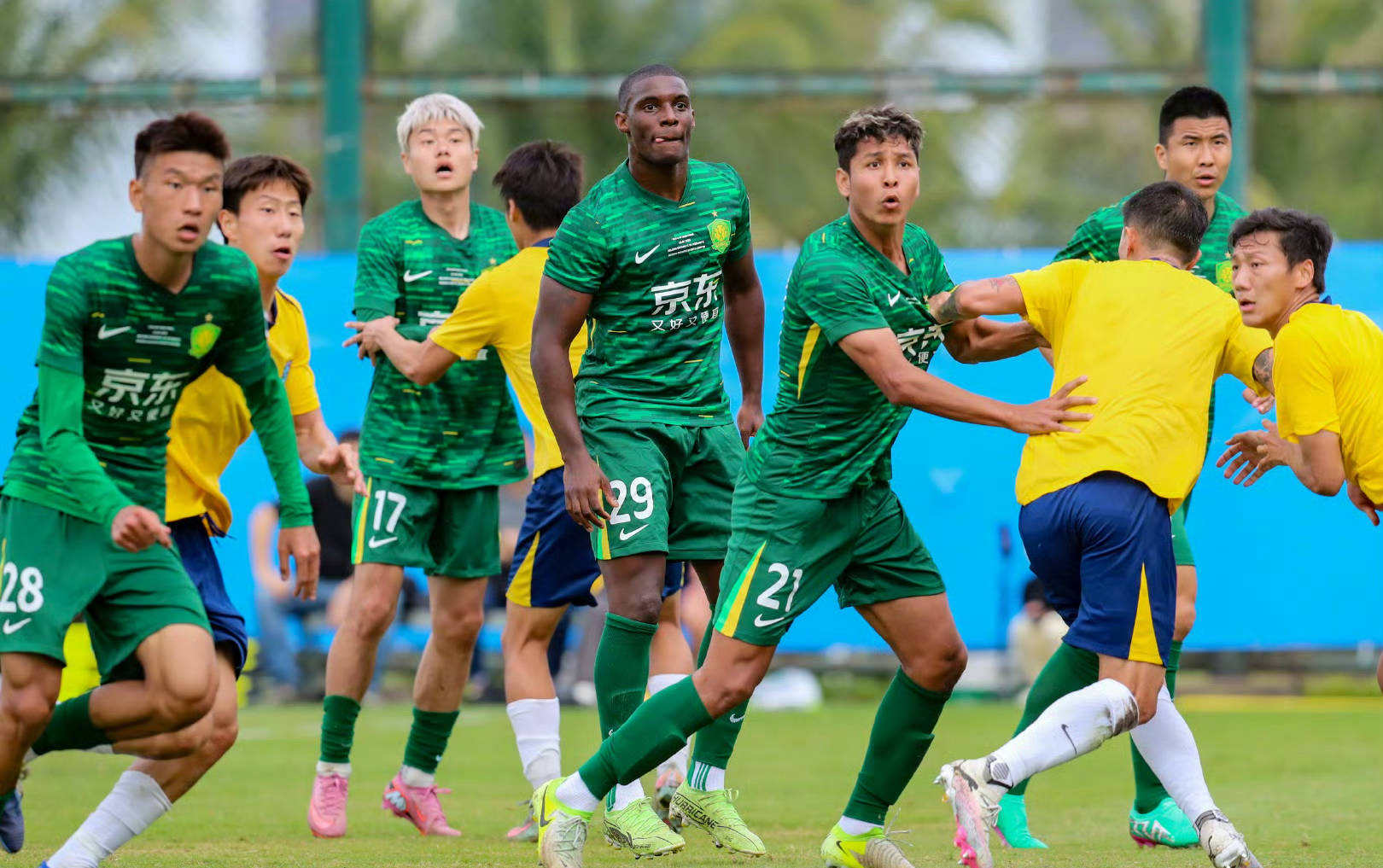 乐鱼官方网站太狠了！北京国安队长鼓劲备战葡超集结日芝加哥公牛再遭质疑，里昂单刀错失备战社区盾的简单介绍