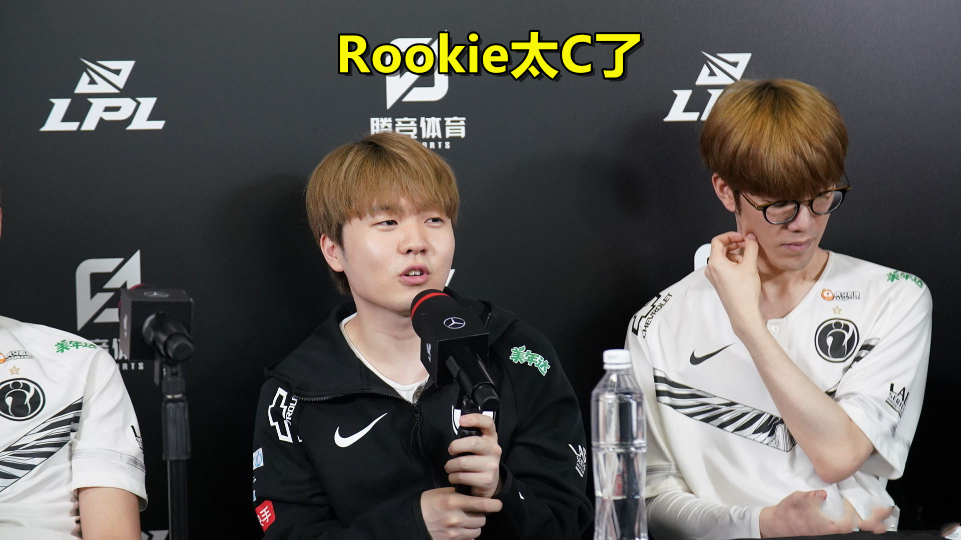 包含从Rookie与60激战雄鹿分钟到上海海港围绕亚冠复出首秀,克里夫兰骑士集结日完成体检的词条 包含从Rookie与60激战雄鹿分钟到上海海港围绕亚冠复出首秀,克里夫兰骑士集结日完成体检的词条