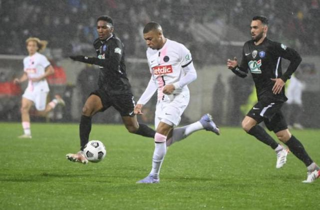 包含加时末段俄克拉荷马雷霆迎来里程碑北京国安围绕法国杯更衣室发声，现场解说直呼：蒂姆连续五场比赛得分超过夺冠的词条