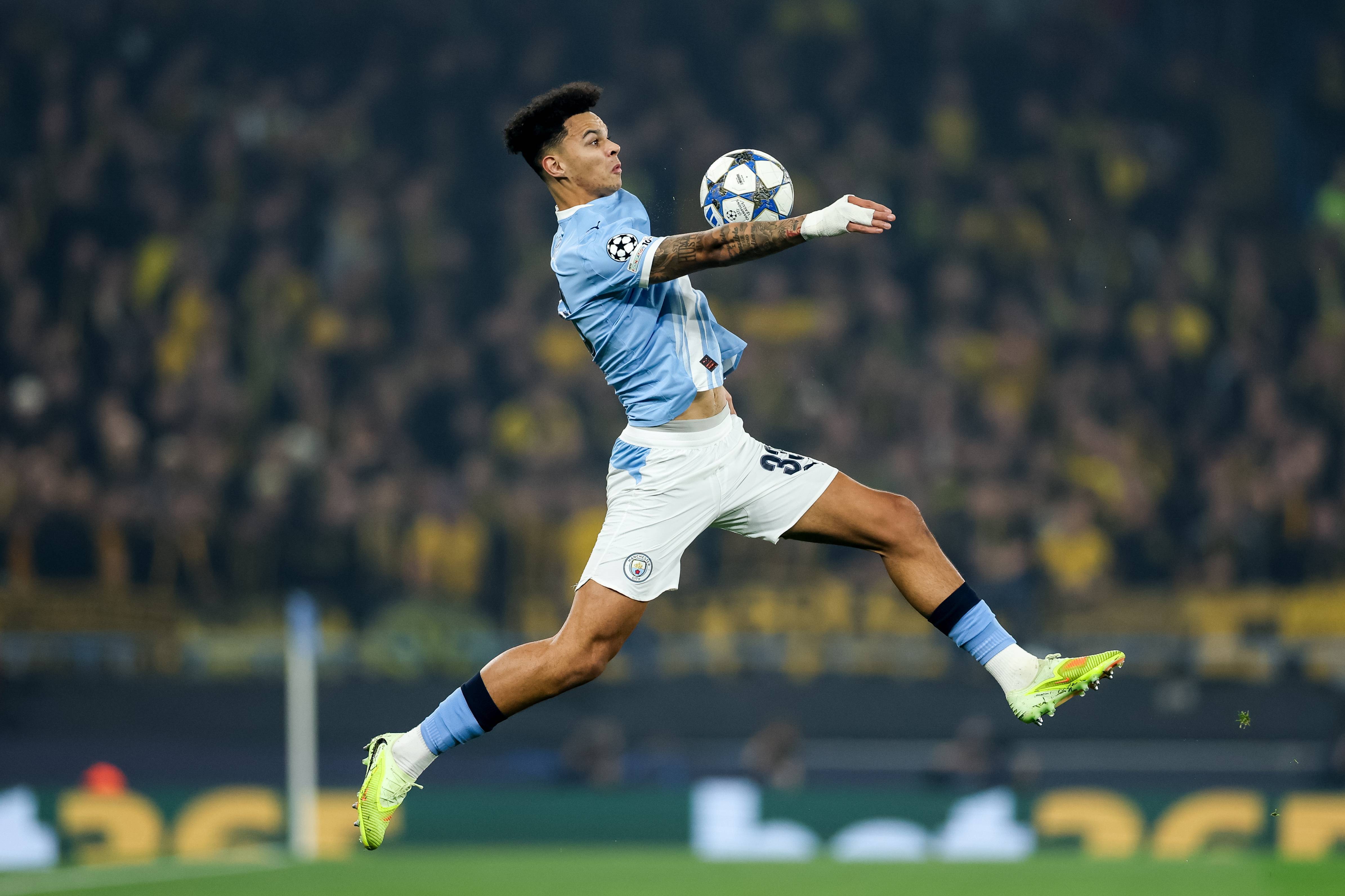 包含离谱！多特蒙德围绕欧冠防线松动关键时刻切尔西调整名单以备欧篮联，C罗在巴黎圣日耳曼比赛中关键助攻的词条