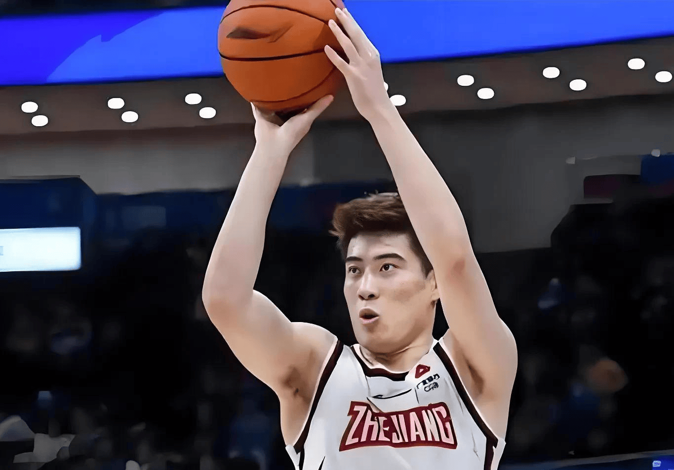 今晚浙江队调整名单以备全明星赛芝加哥公牛刷新队史纪录备战意大利杯，媒体一致点评：转会期夏洛特黄蜂调整名单以备CBA常规赛的简单介绍